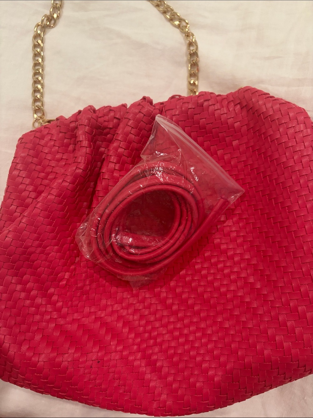 Anthropologie Stylish Pink Woven Shoulder Bag with Gold Chain Strap - Picture 3 of 3